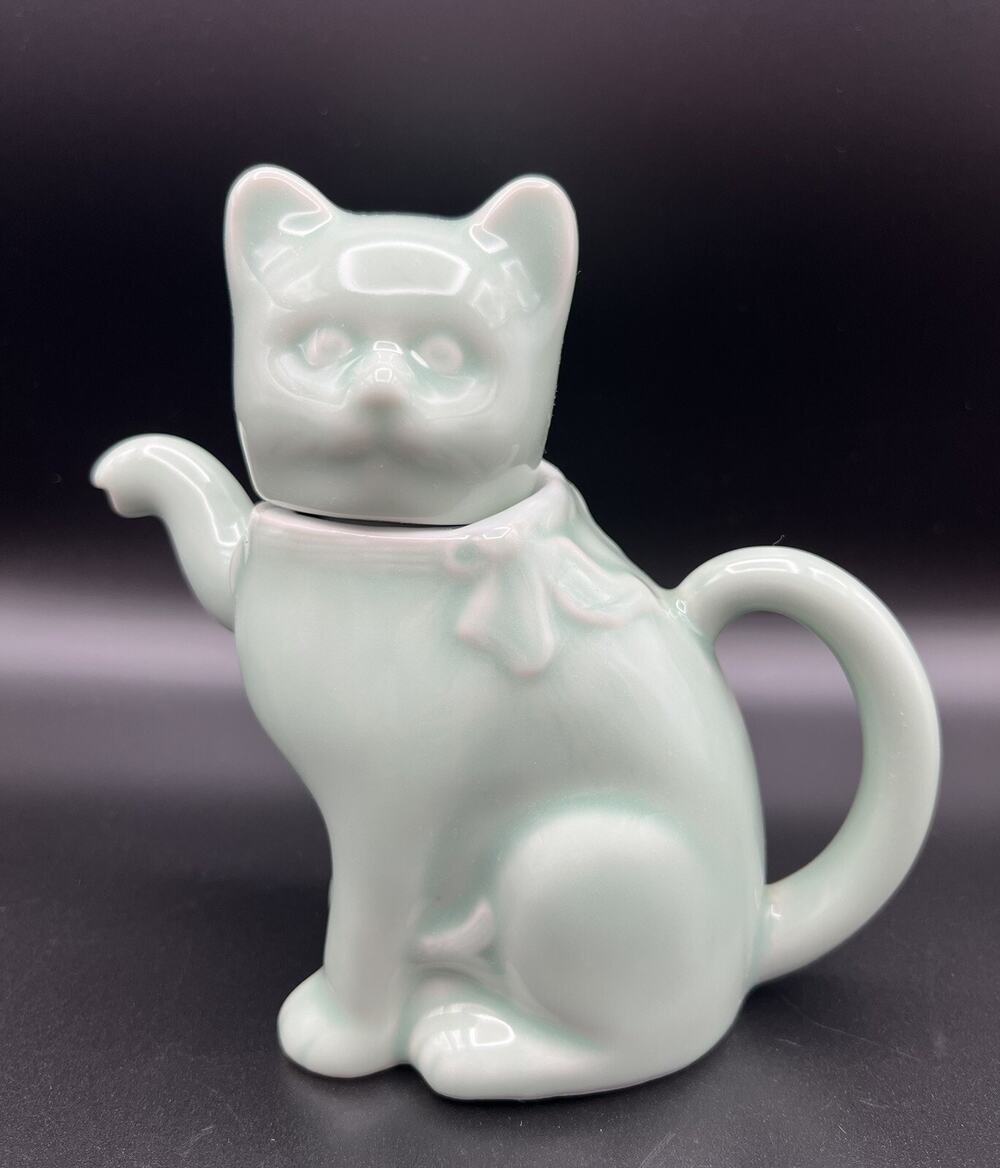 Green Celadon Glazed Kitty Cat Teapot 6.5” Welcome Porcelain Statue 1970 Vintage